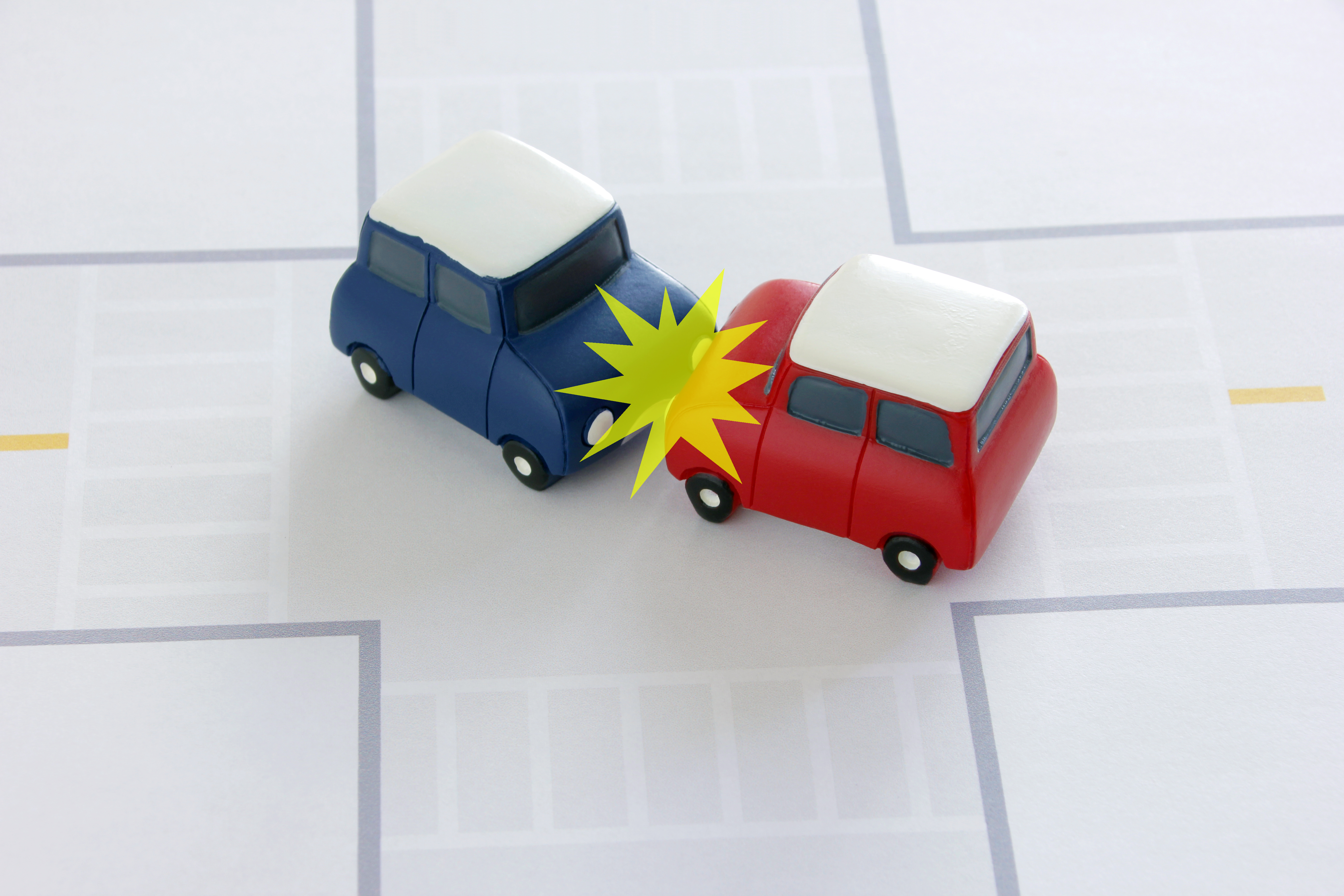 自動車保険の家族割引廃止!?対処方法は?