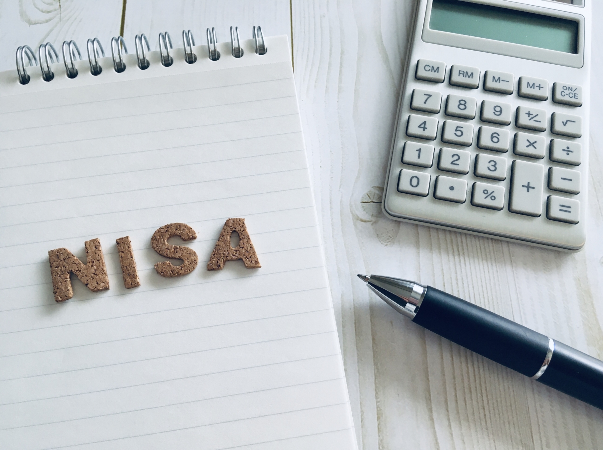NISAとiDeCoどっちを先に使えばいいか?【2021年版】