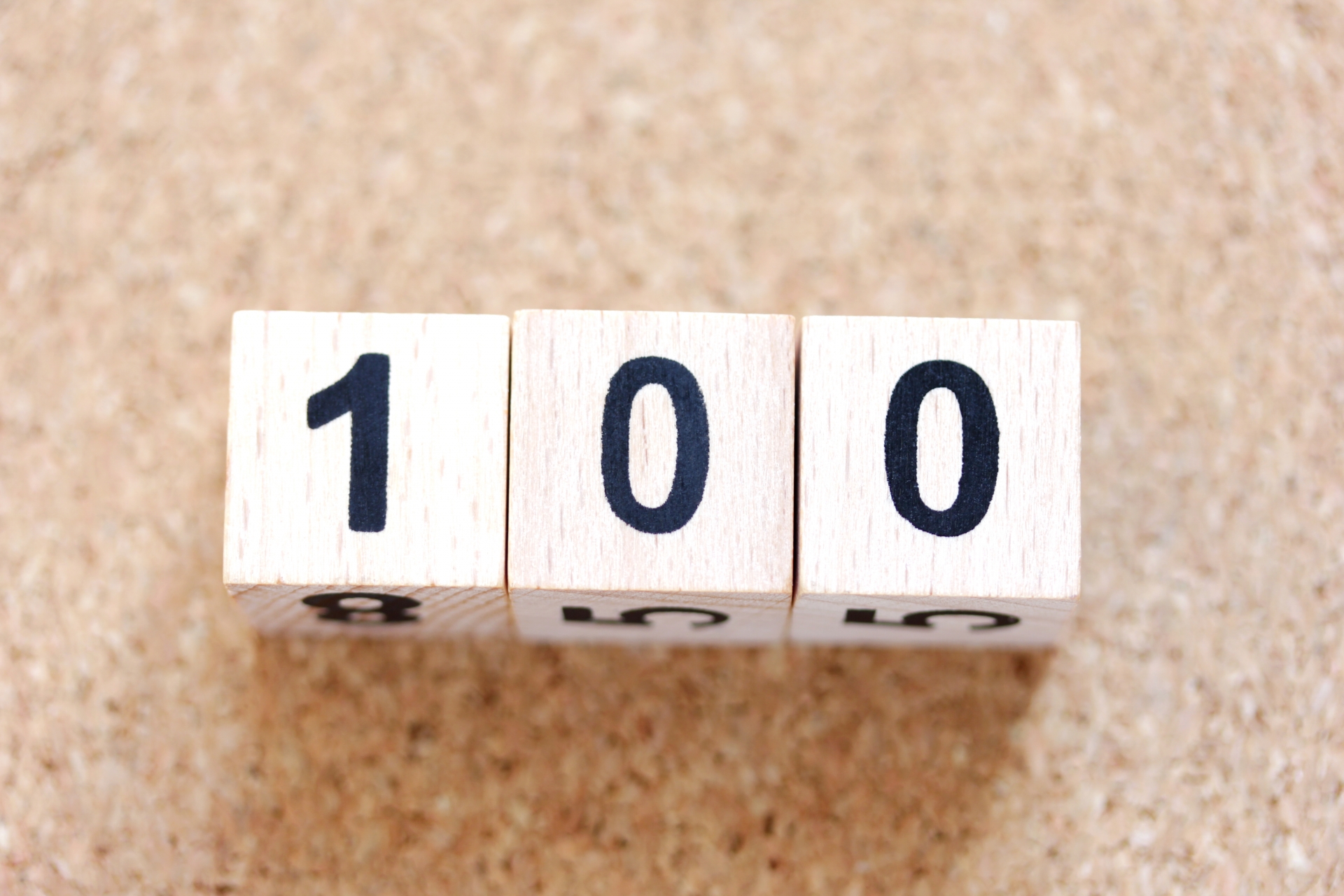 とにかく貯めろ!100万円を貯めるだけで人生が変わる?!
